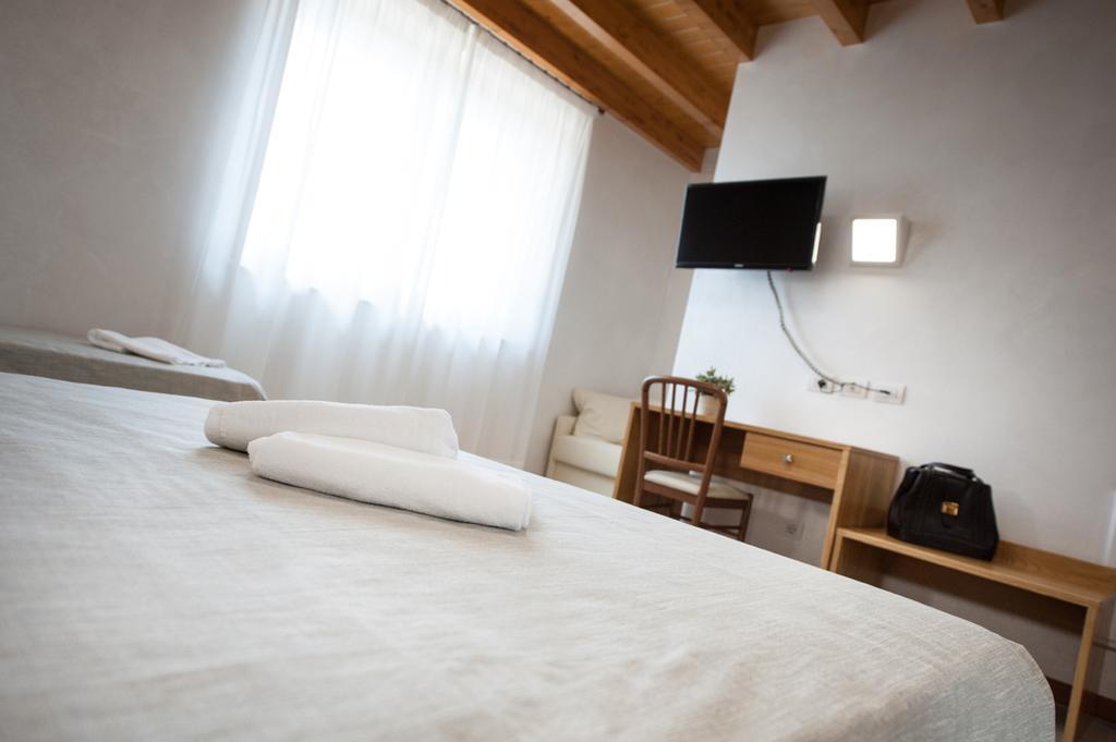 Agriturismo B&B Corte Tonolli Valeggio sul Mincio Habitación foto
