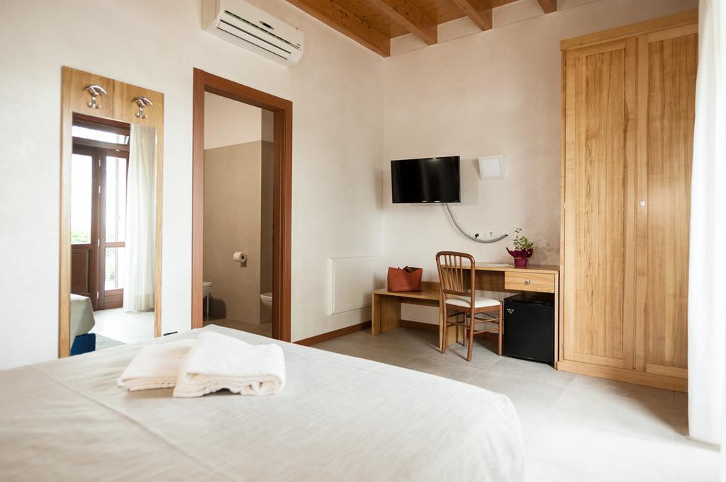 Agriturismo B&B Corte Tonolli Valeggio sul Mincio Habitación foto